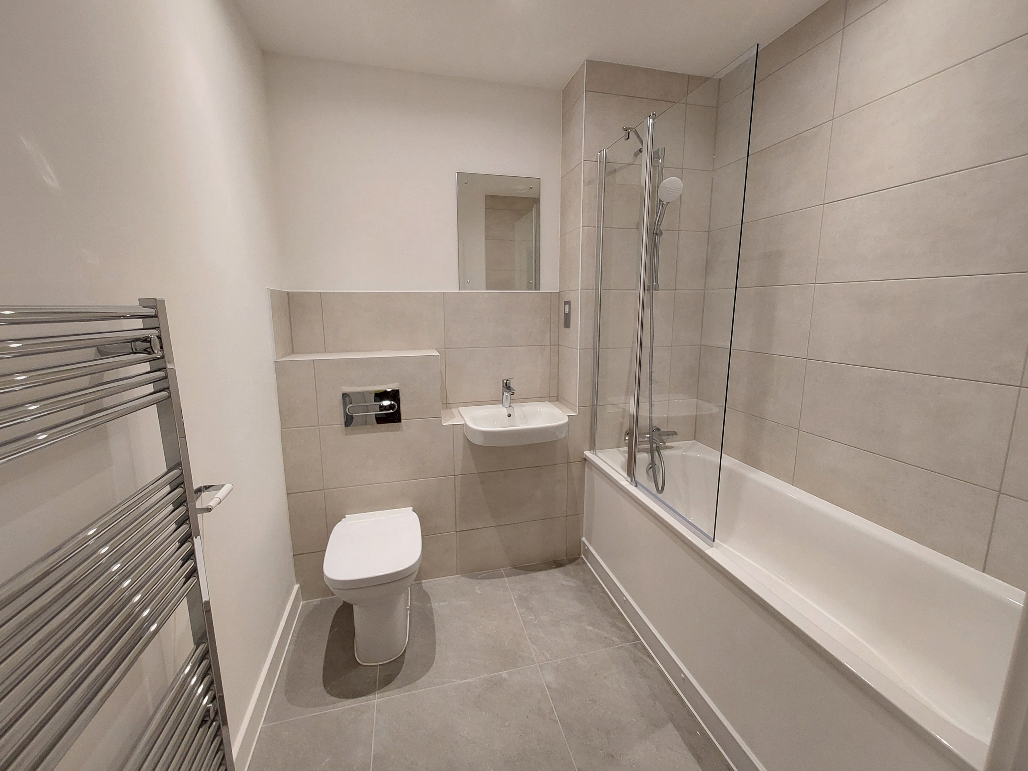 Bathroom of 1 bedroom flat at Hareshill